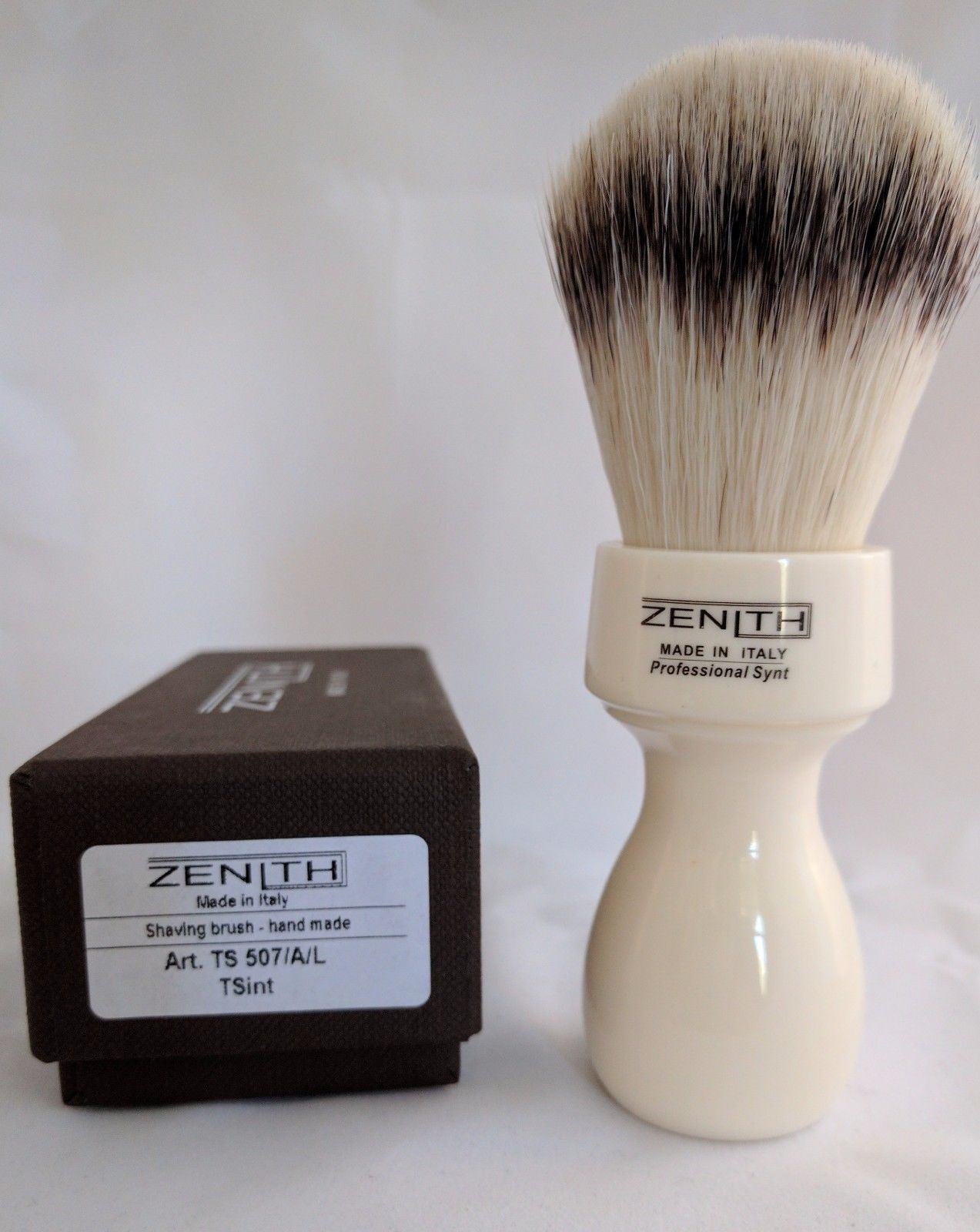 Retro White Resin Handle With Synthetic Knot Brush by Zenith S9